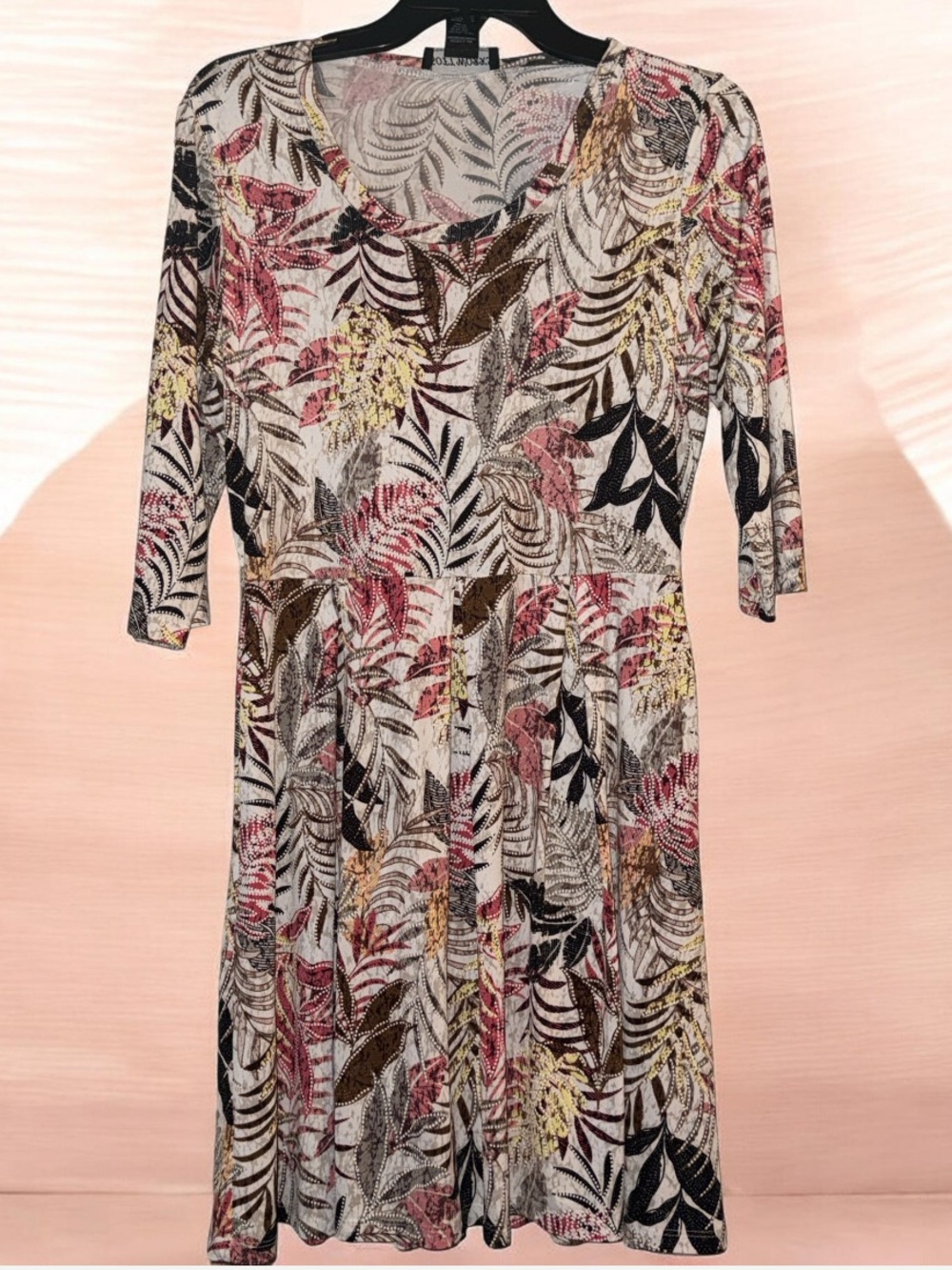 Softworks Women’s Floral Leaf Print Scoop Neck Dress!